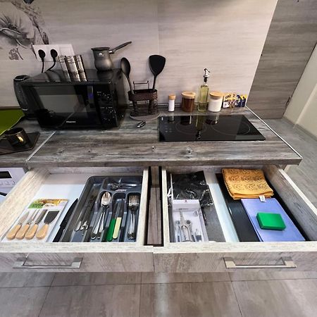 Cool Blue Interior Self Check In Apartment Yerevan Exterior photo