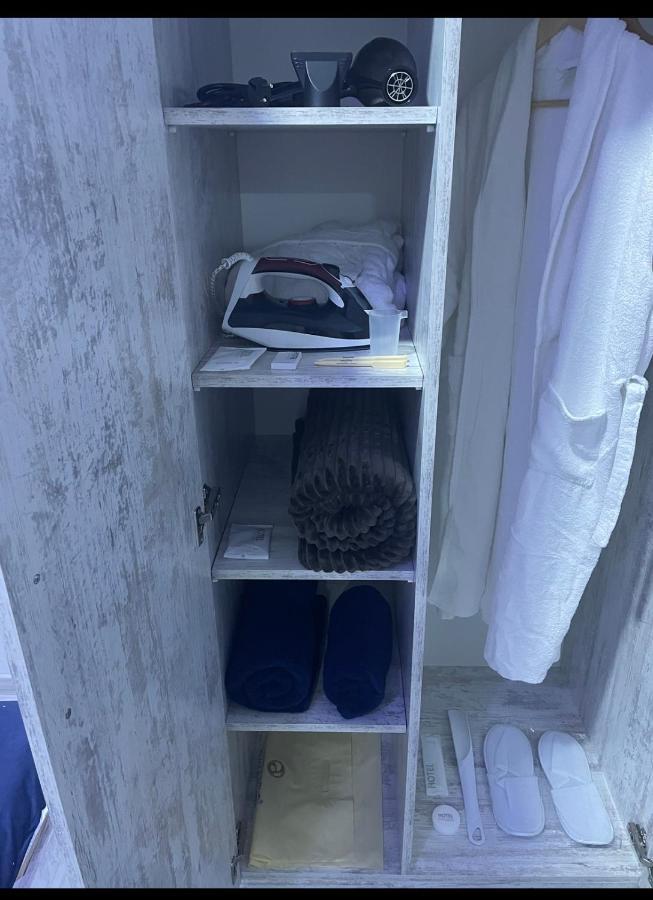 Cool Blue Interior Self Check In Apartment Yerevan Exterior photo