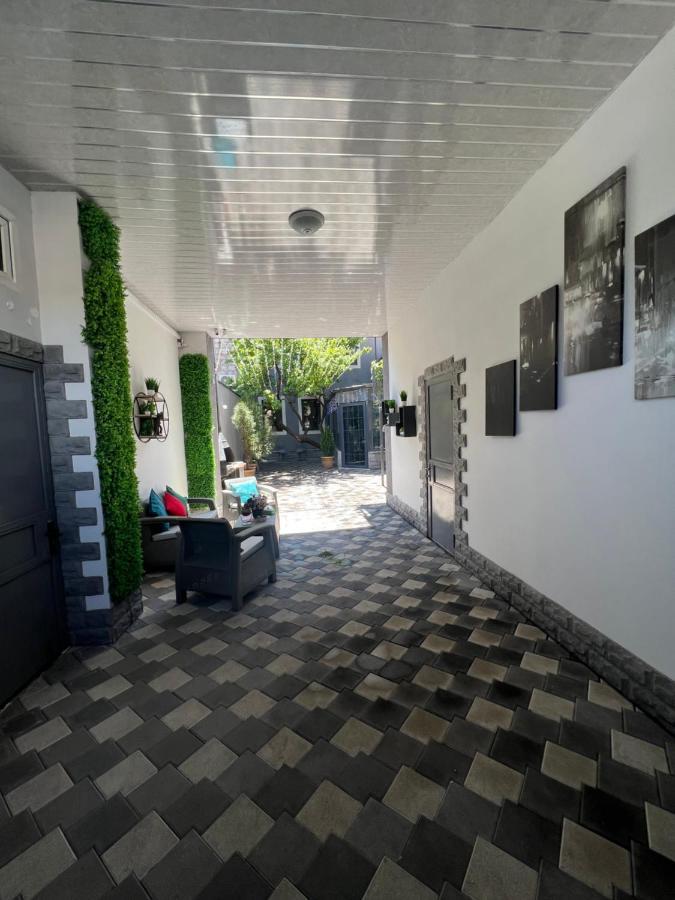 Cool Blue Interior Self Check In Apartment Yerevan Exterior photo
