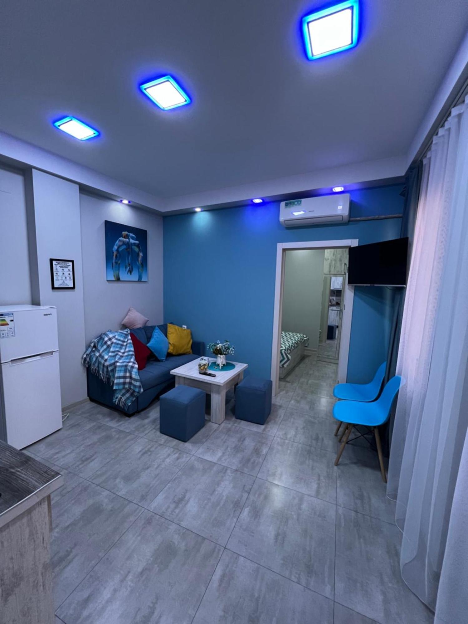 Cool Blue Interior Self Check In Apartment Yerevan Exterior photo