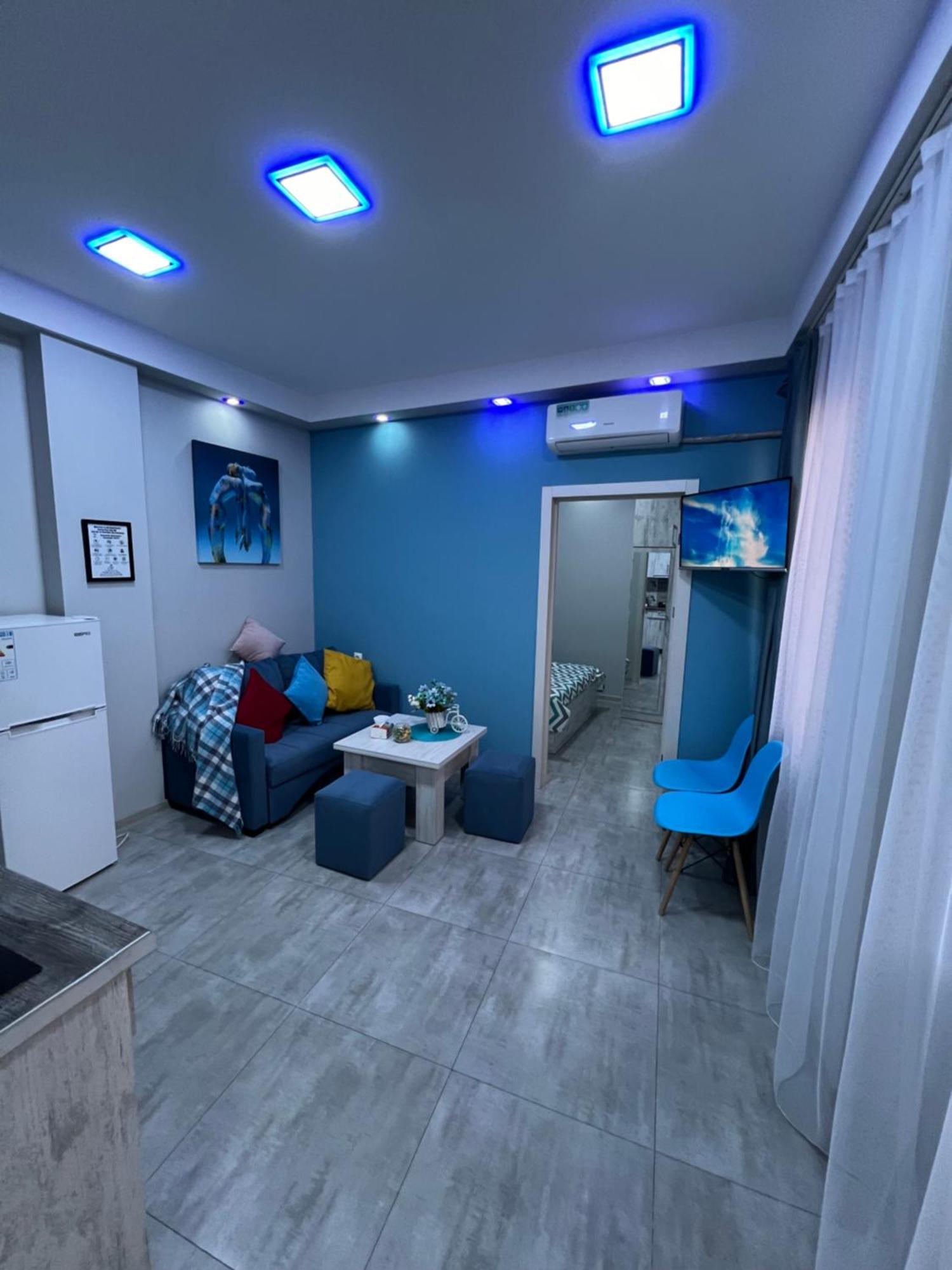 Cool Blue Interior Self Check In Apartment Yerevan Exterior photo